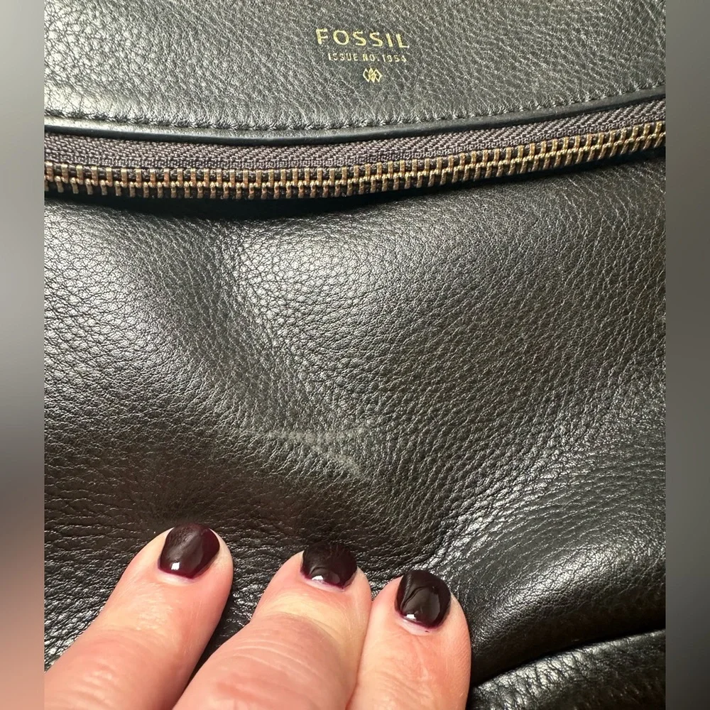 Fossil Vintage Shoulder Bag Black Leather Long Shoulder Strap Pockets Expandable